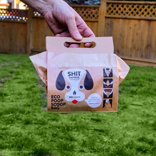 The Eco Poop Scoop bag has a no-touch system, allowing you to pick up your dog's poop without any squishy feelings.